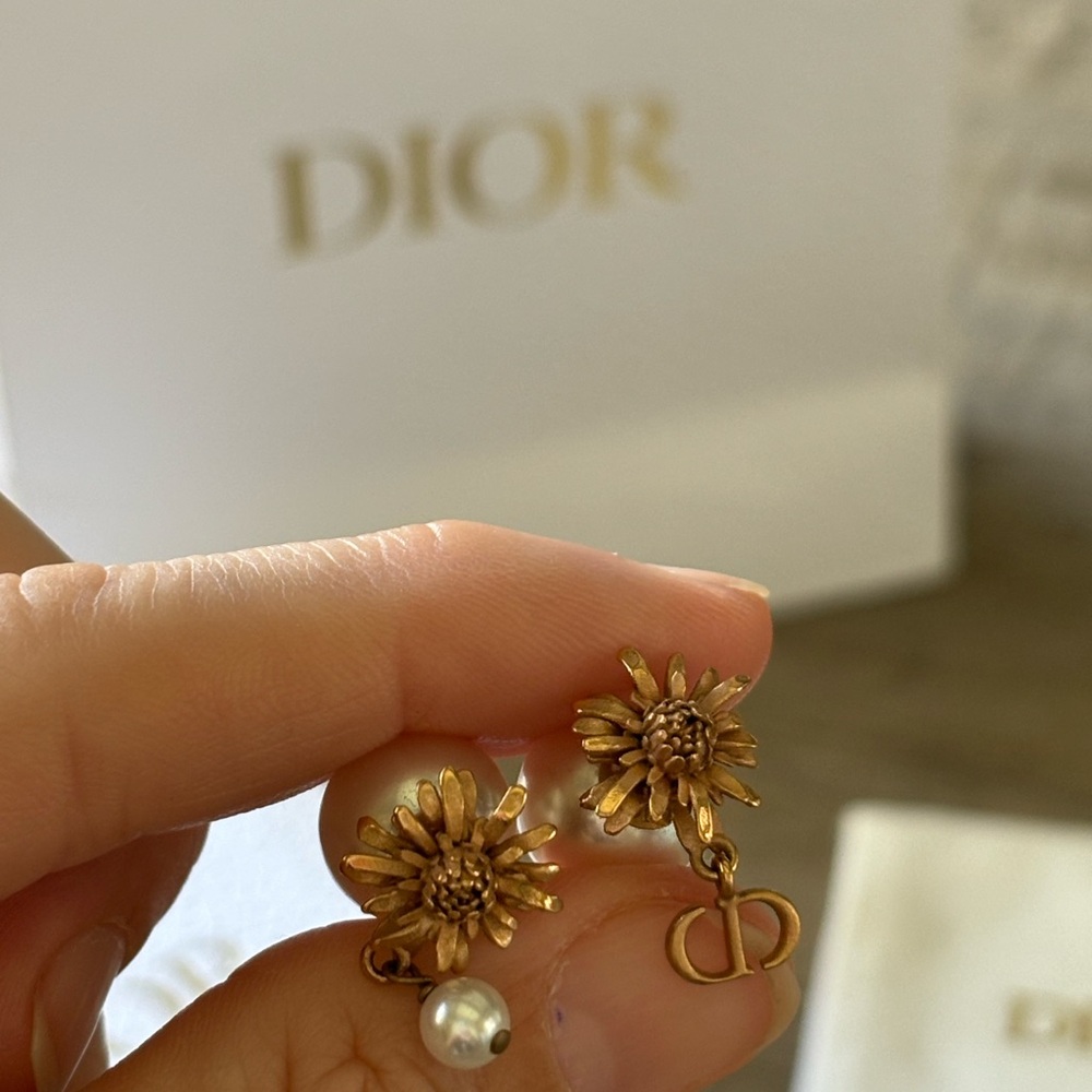 DIOR | TRIBALES pearl and rose gold earrings - Picture 6 of 10